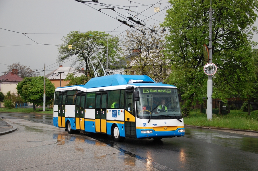 3911